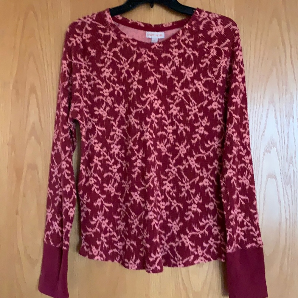Knox Rose long-sleeve waffle knit shirt.  Size L.  Burgundy and pink.  NWT